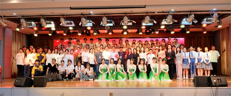 望湖合影.jpg 望湖合影.jpg