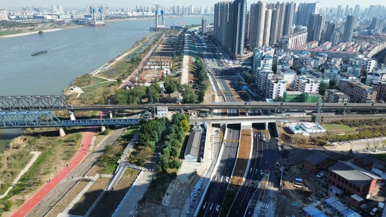 365英国上市(集团)有限公司-Official website